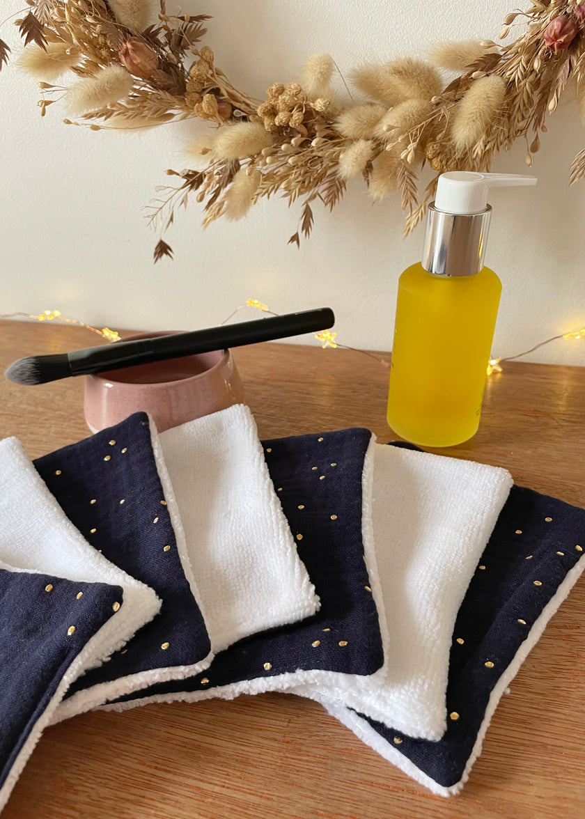 Lingettes démaquillantes femme bleu nuit