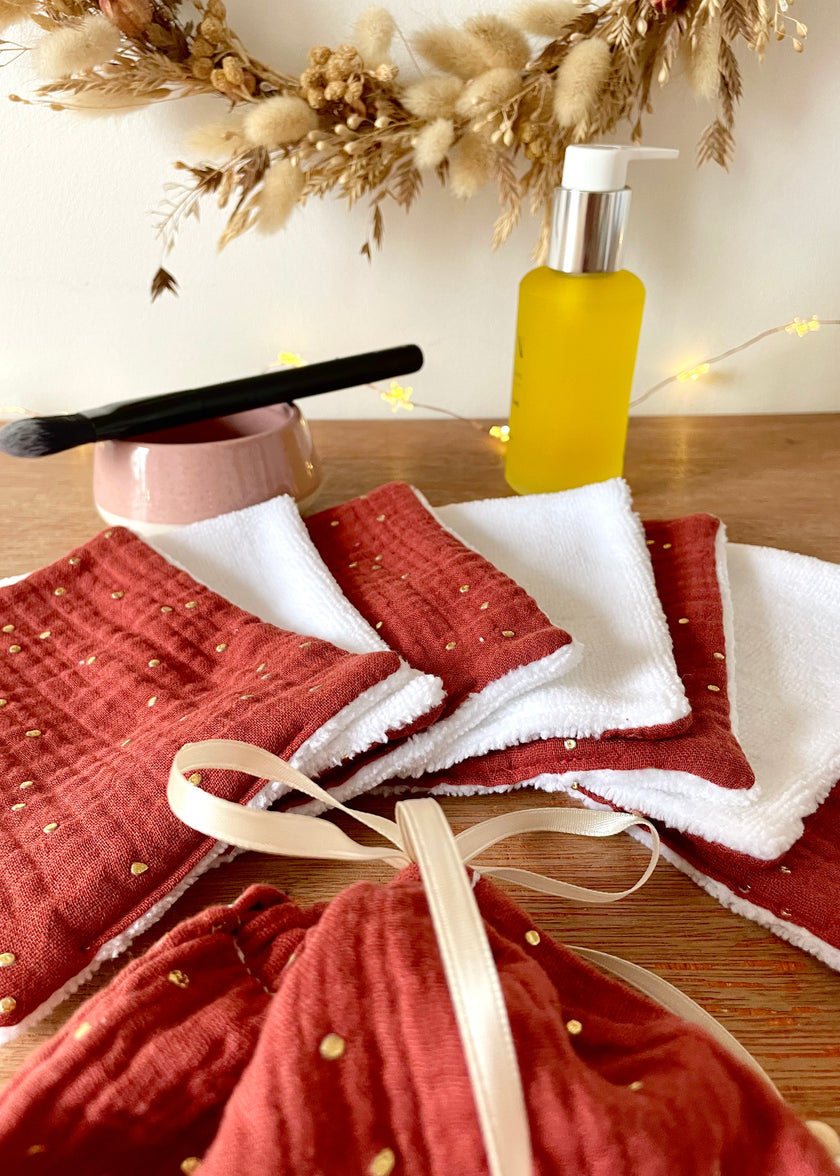 Lingettes démaquillantes femme tomette