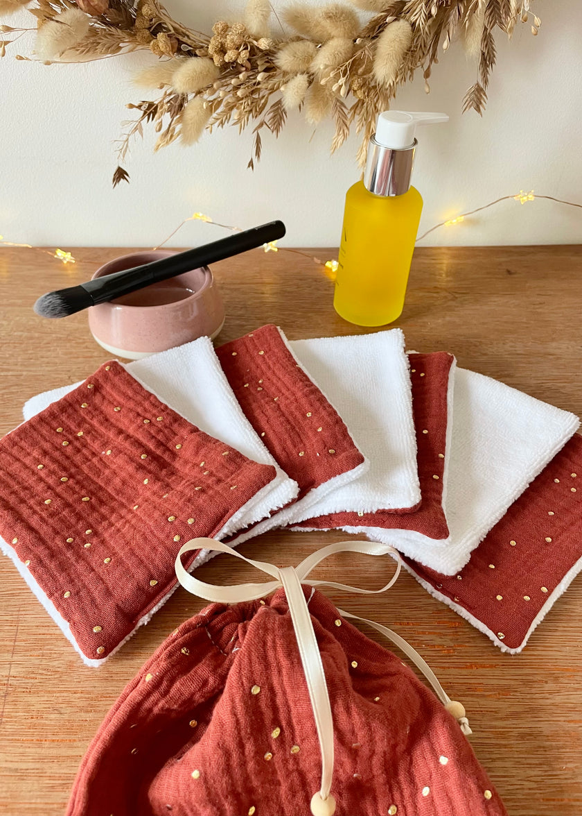 Lingettes démaquillantes femme tomette