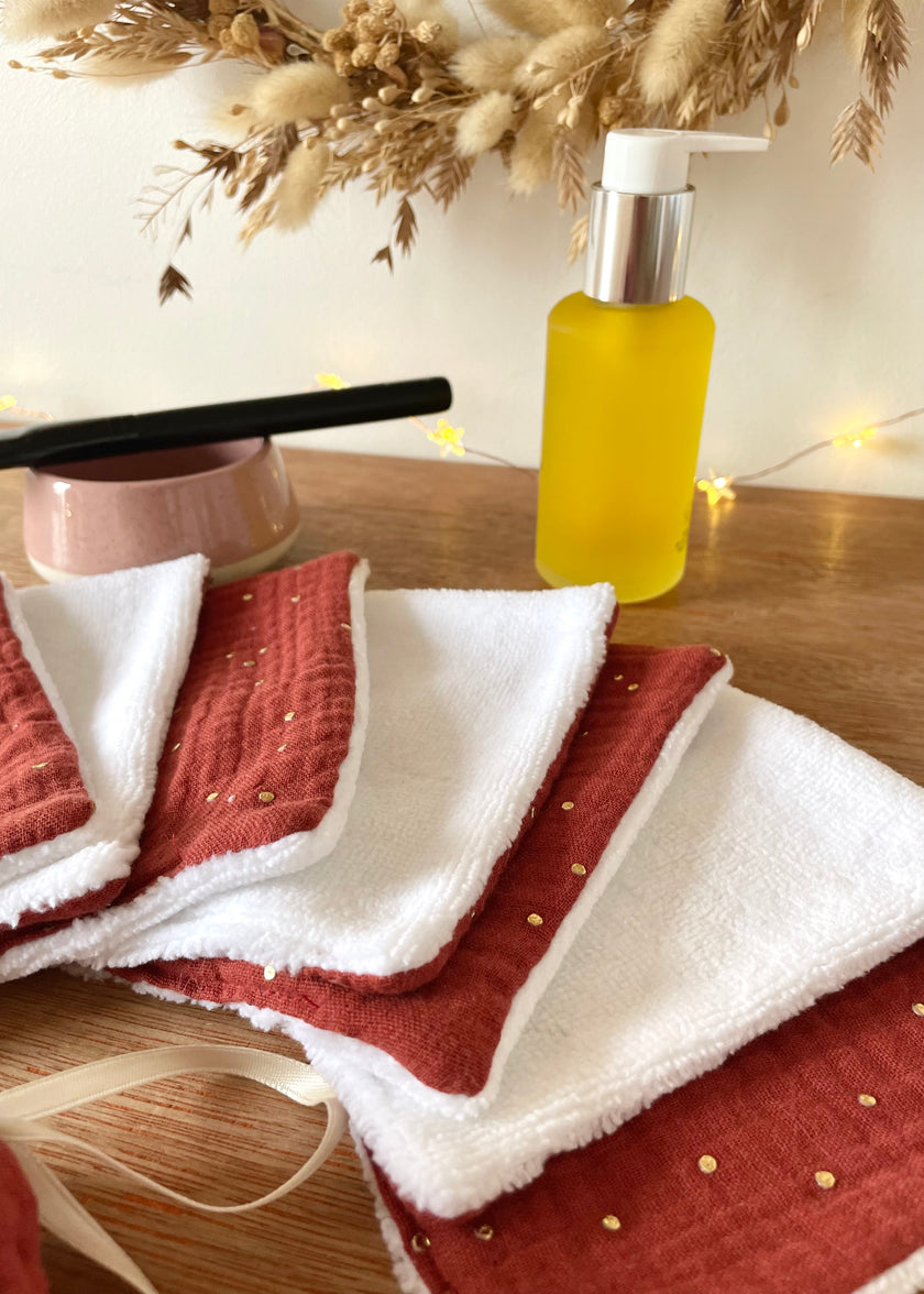 Lingettes démaquillantes femme tomette