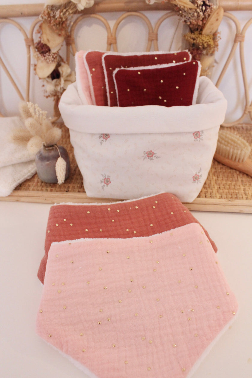 Bavoir bandana rose pois dorés