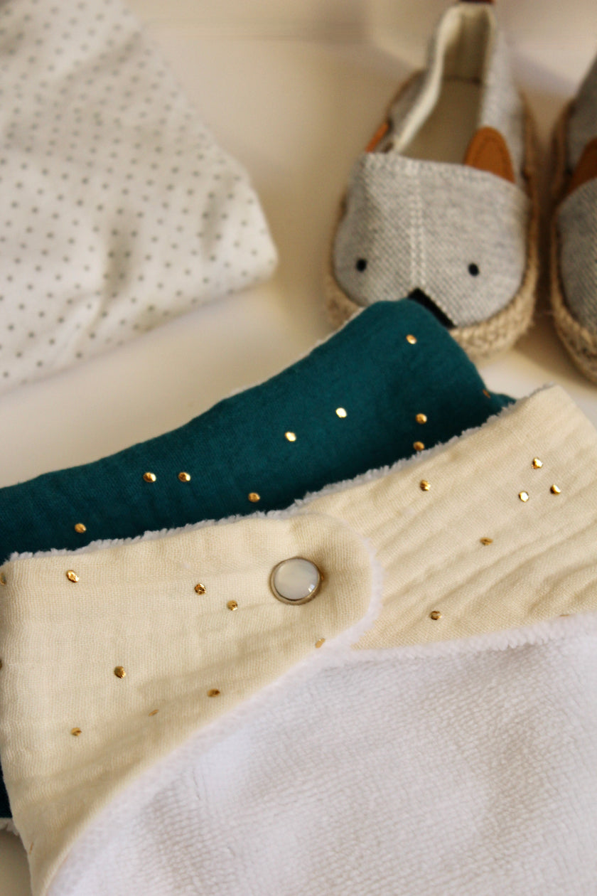 Bavoir bandana écru pois dorés