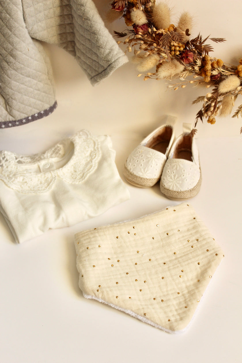 Bavoir bandana écru pois dorés