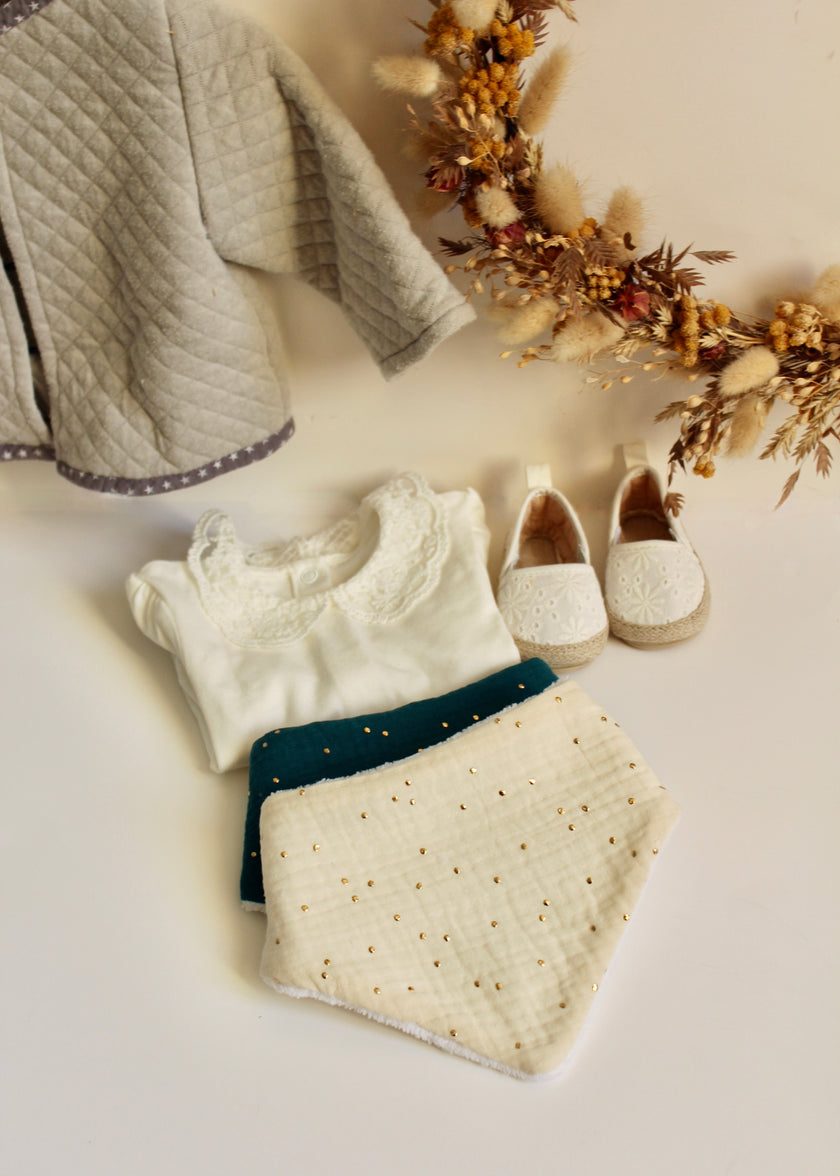 Bavoir bandana écru pois dorés