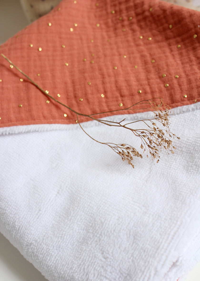 Cape de bain bébé terracotta pois dorés