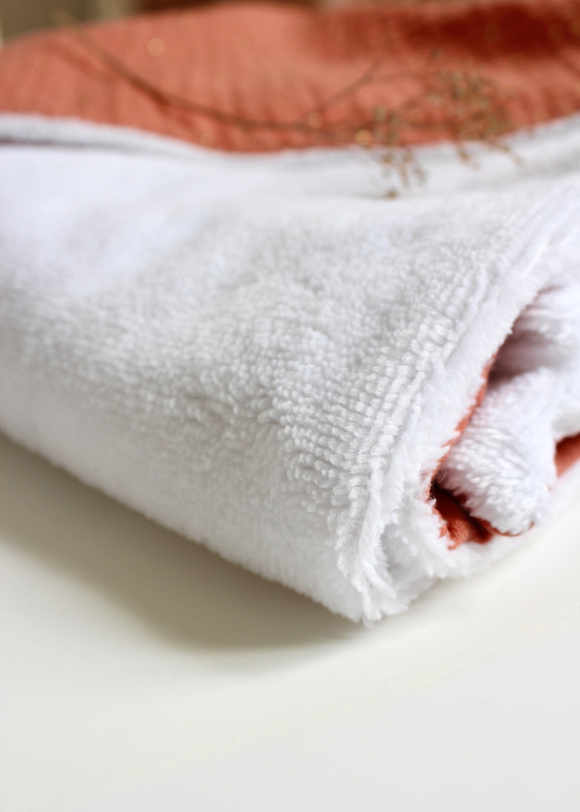 Cape de bain bébé terracotta pois dorés