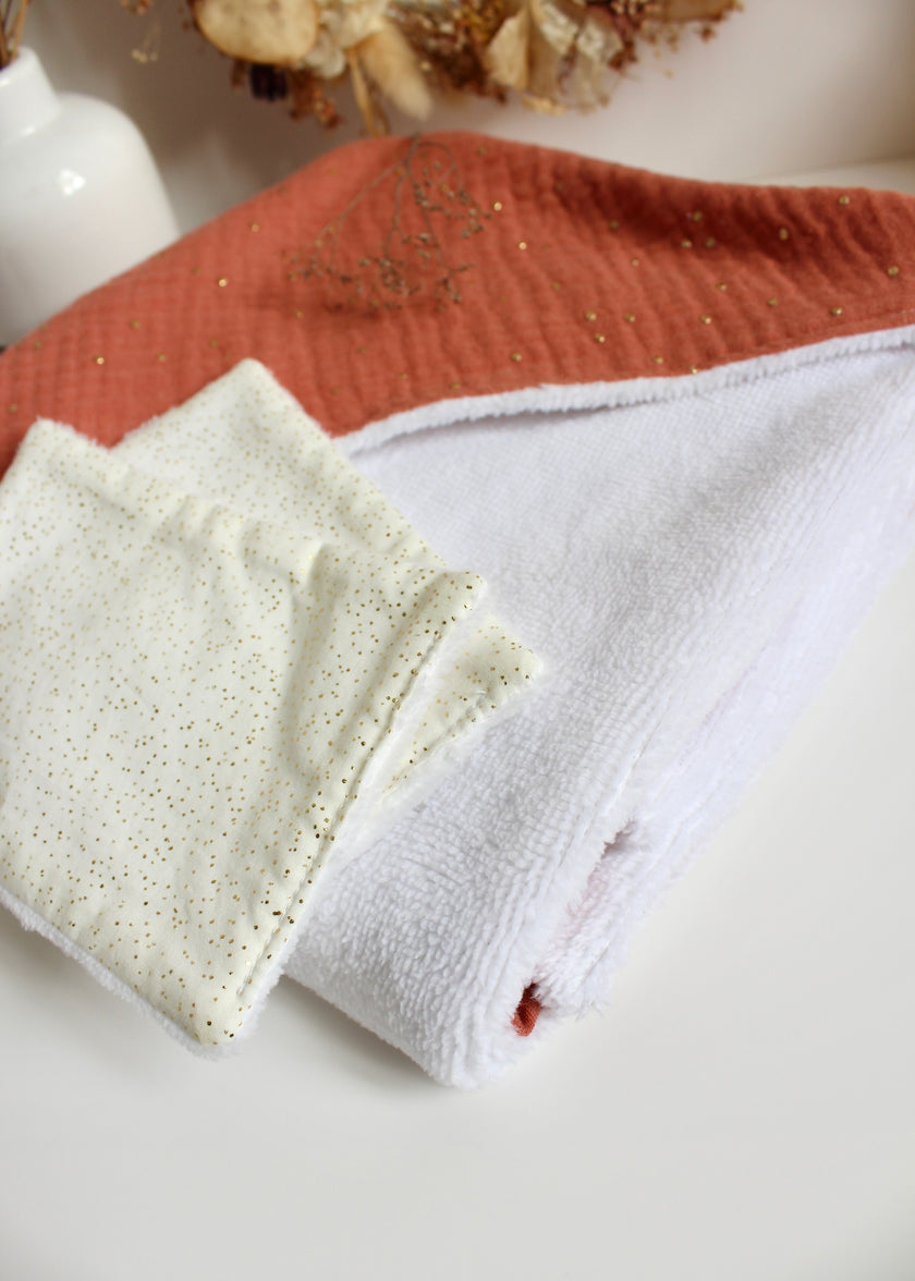 Cape de bain bébé terracotta pois dorés