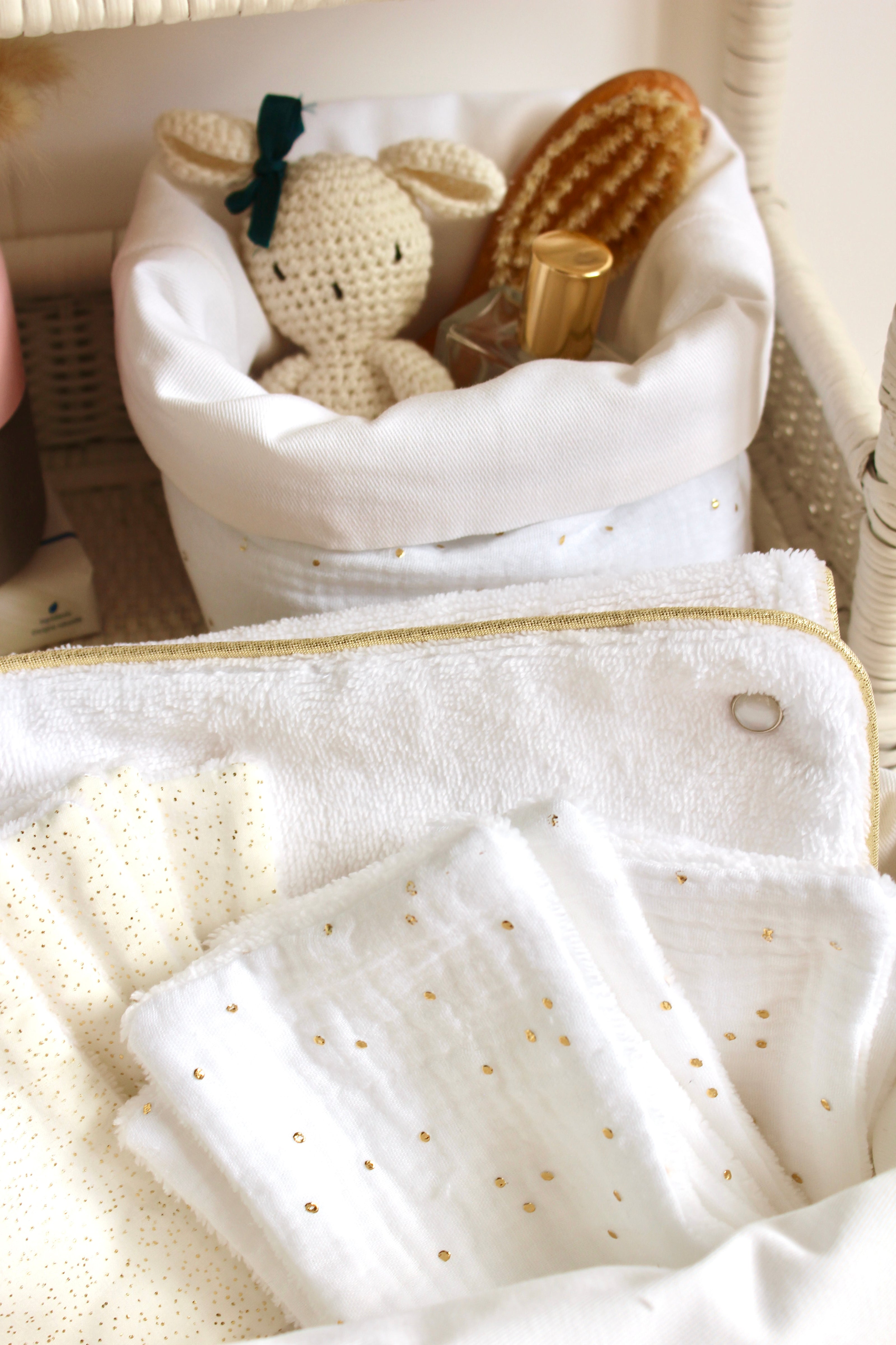 Panier de rangement blanc doré