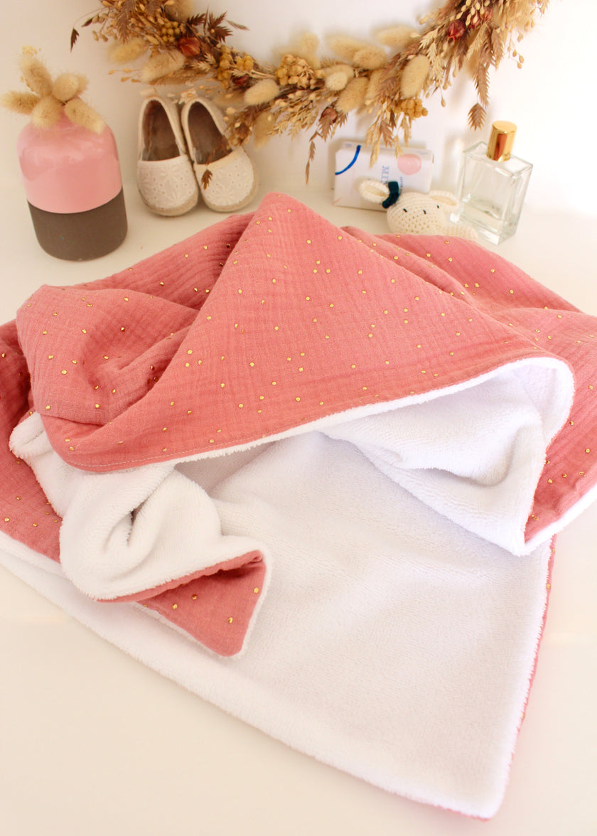 Serviette bébé à capuche rose thé pois dorés