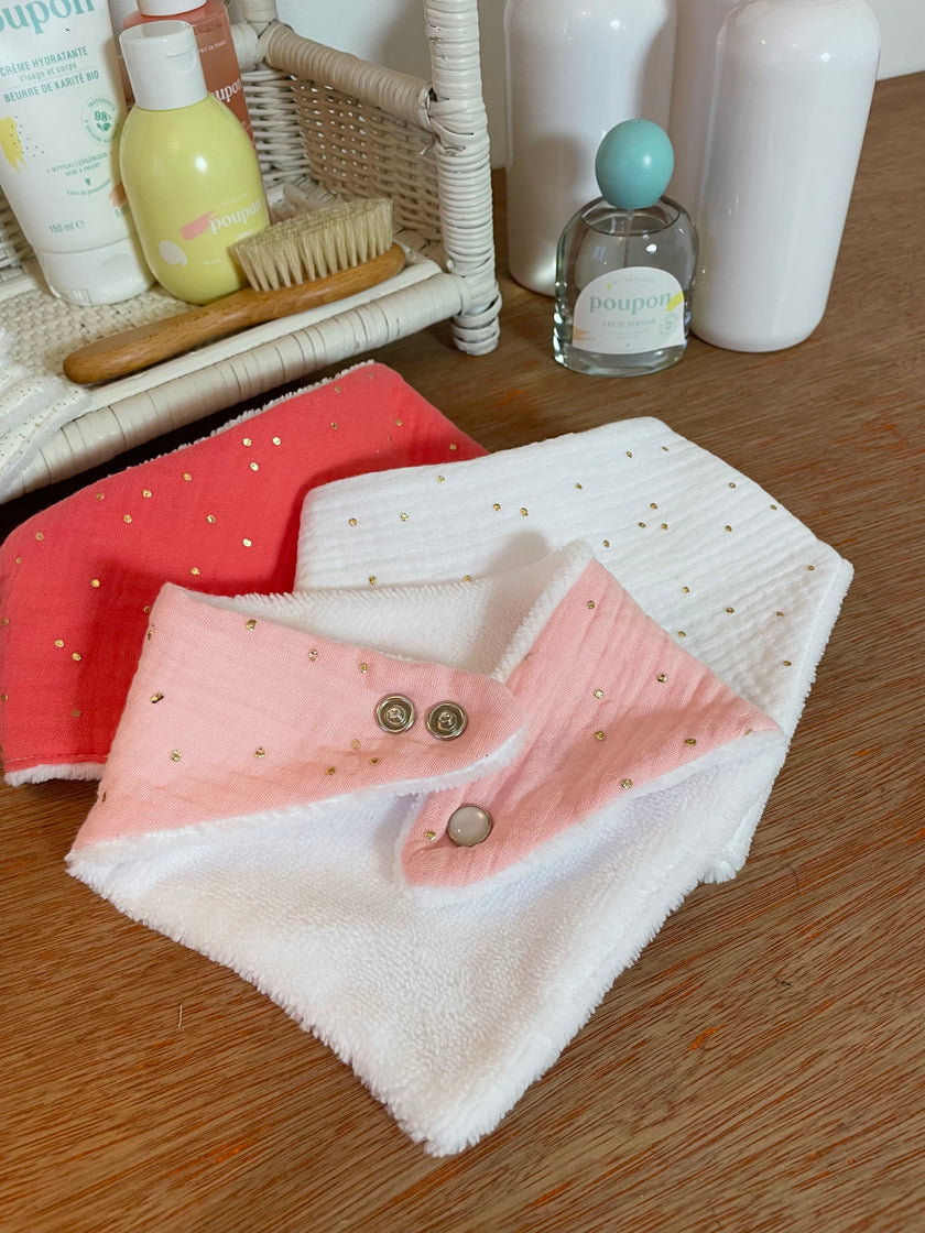Bavoir bandana rose pois dorés