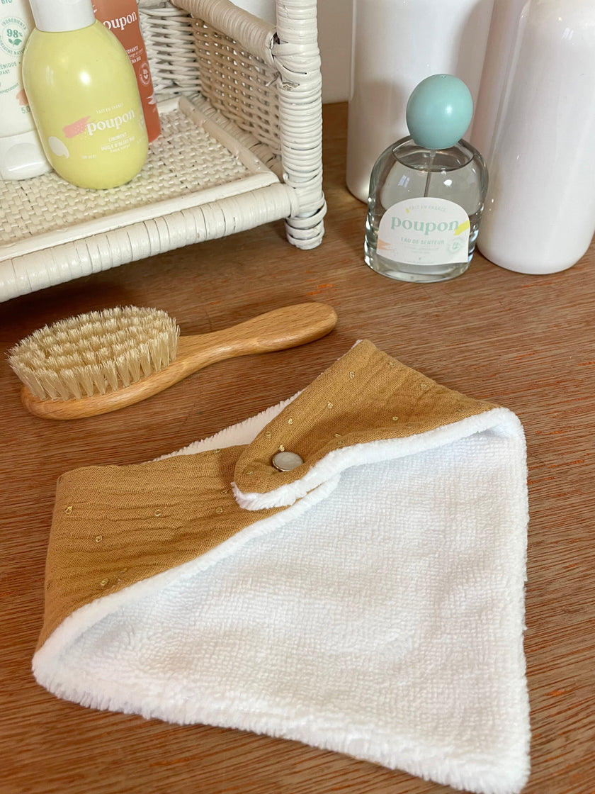 Bavoir bandana camel pois doré