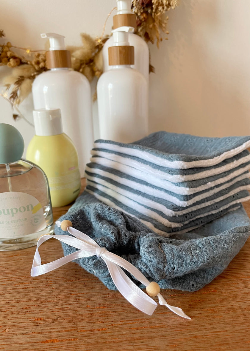 Lingettes lavables brodées bleu bébé