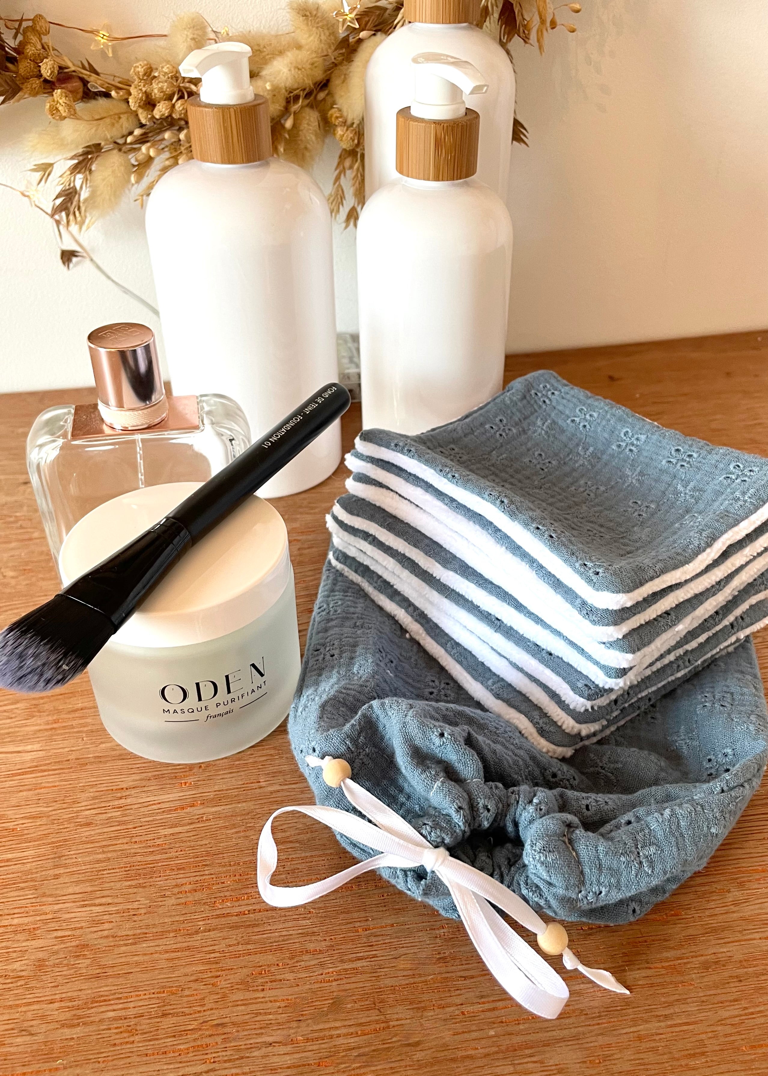 Lingettes démaquillantes brodées bleues