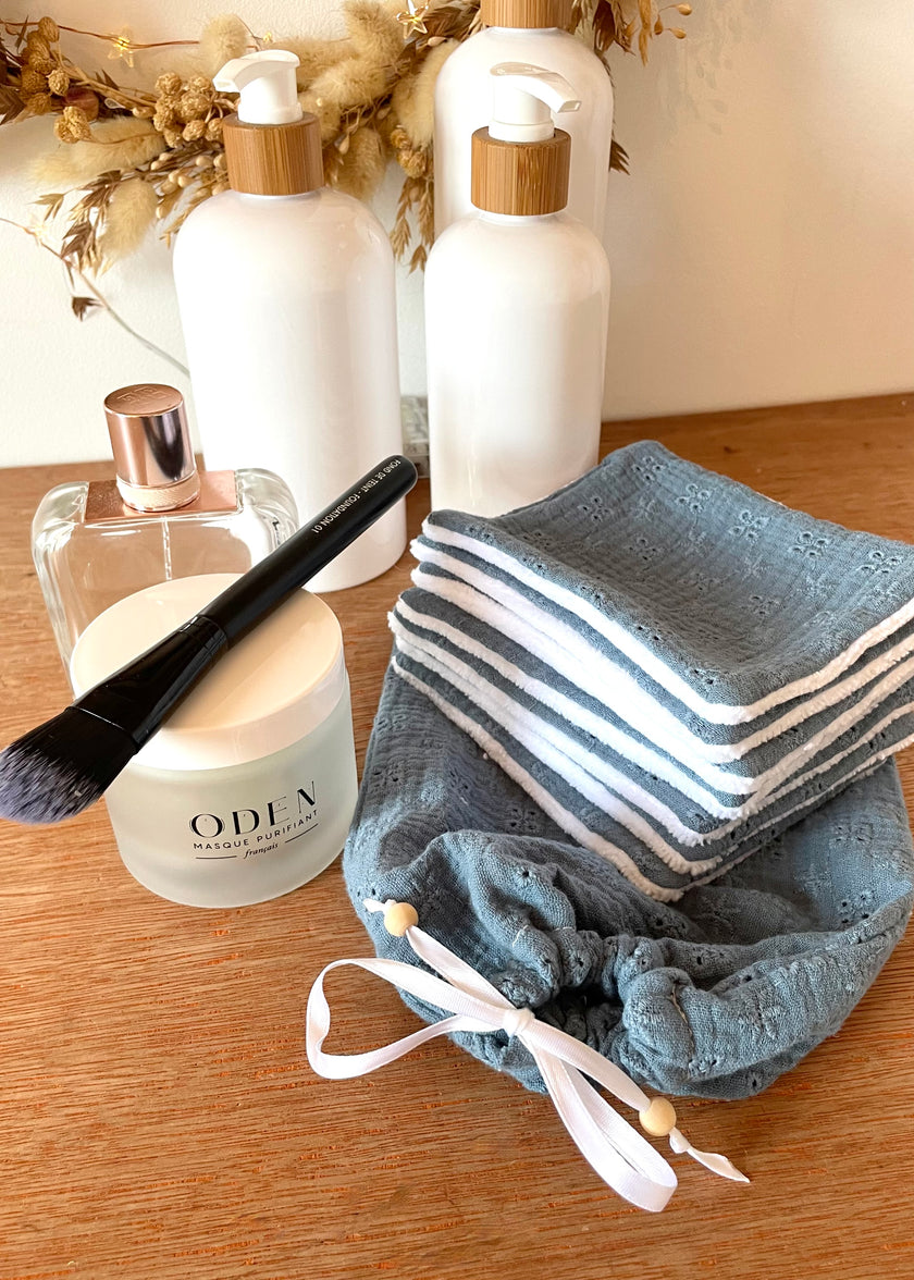 Lingettes démaquillantes brodées bleues