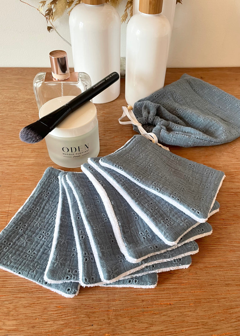 Lingettes démaquillantes brodées bleues