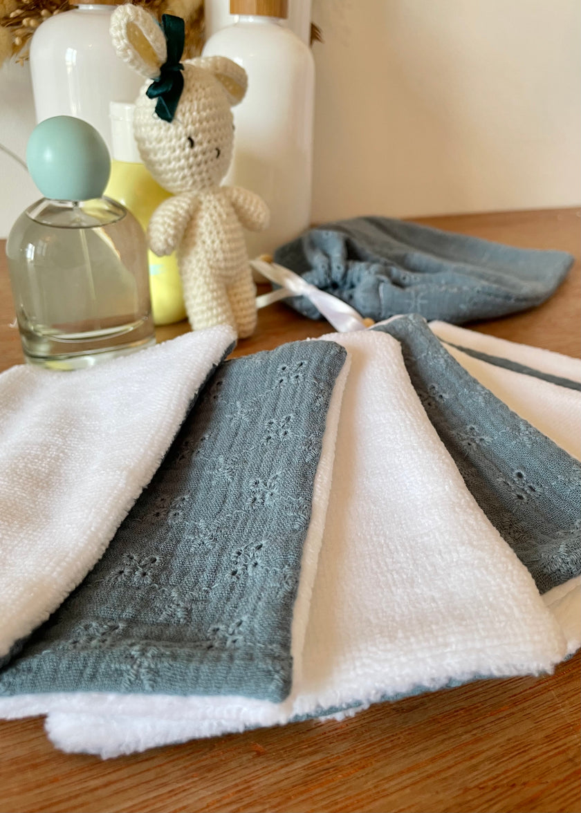 Lingettes lavables brodées bleu bébé