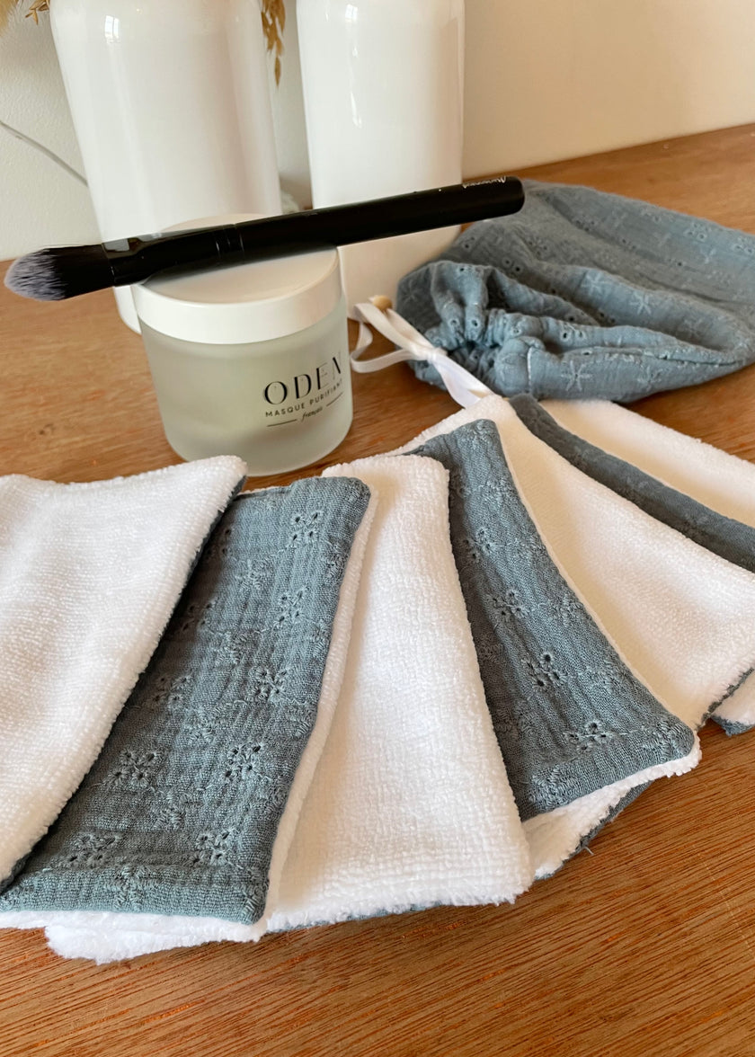 Lingettes démaquillantes brodées bleues