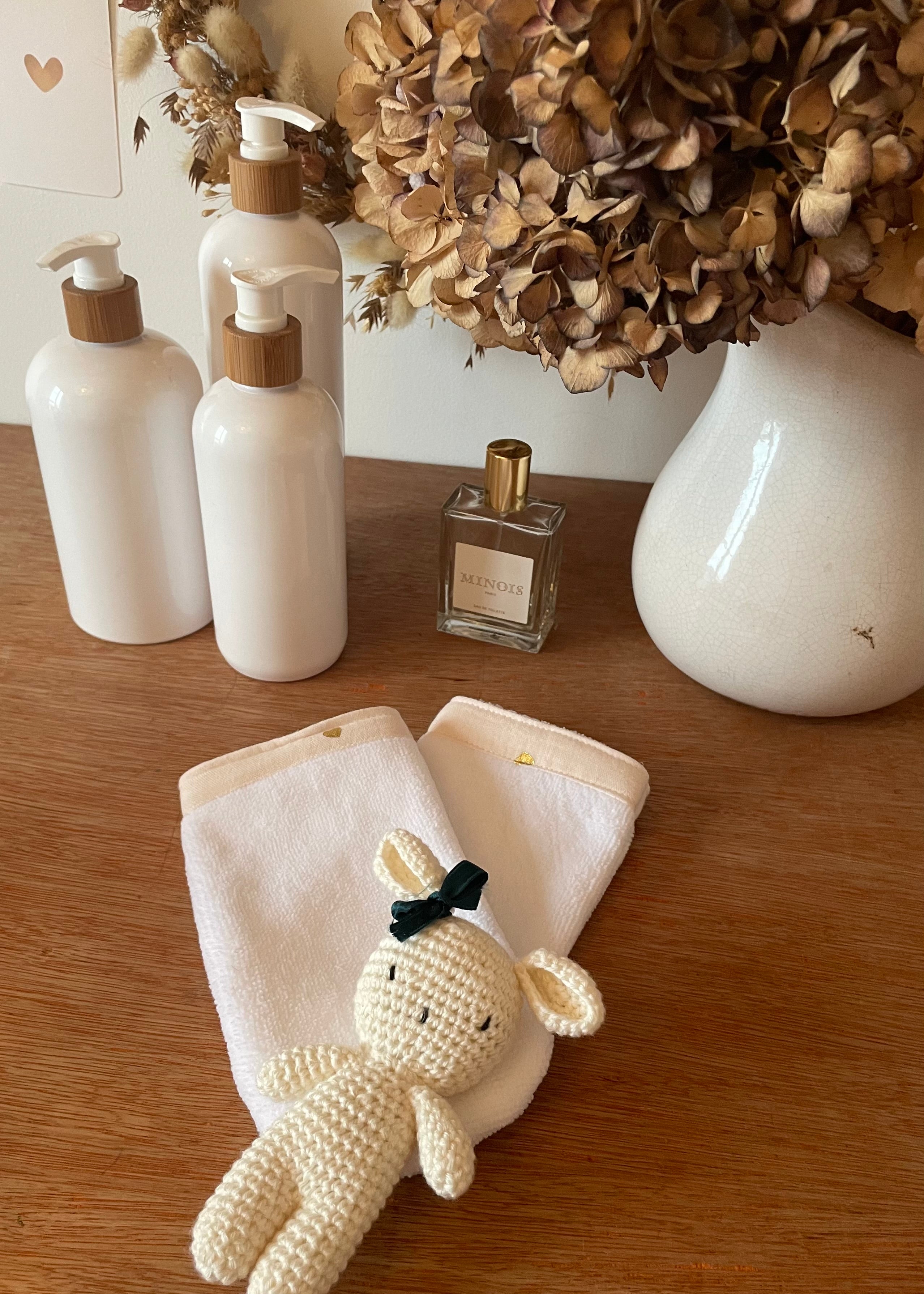Sortie de bain et ses 2 gants de toilette