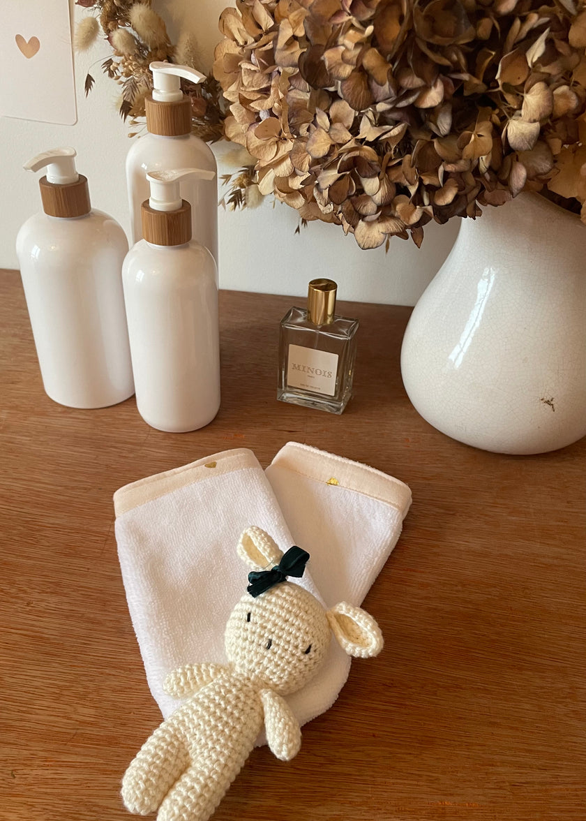 Sortie de bain et ses 2 gants de toilette