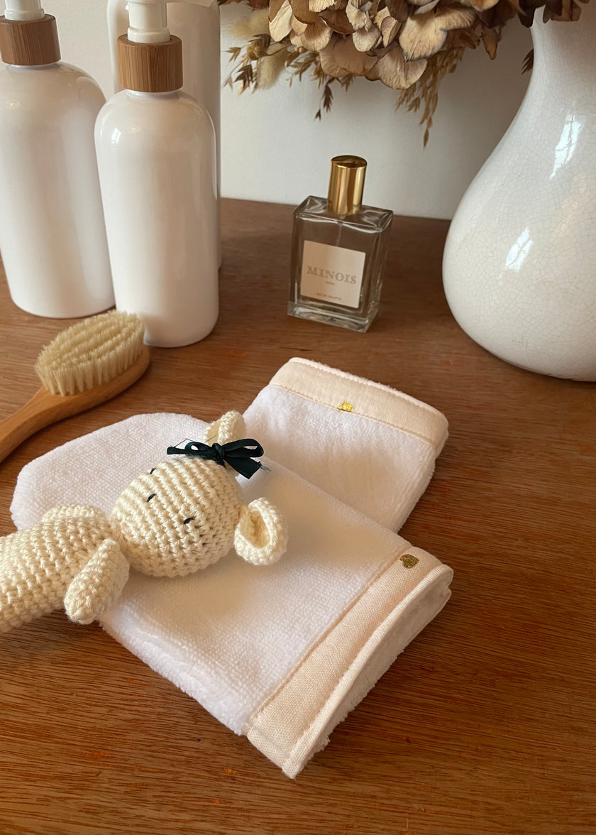 Sortie de bain et ses 2 gants de toilette