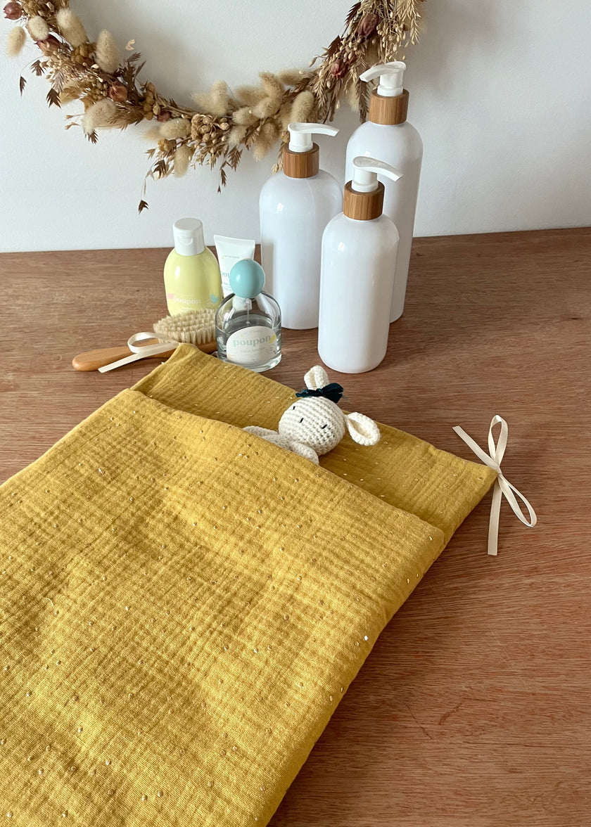 Range doudou - organiseur de lit jaune moutarde