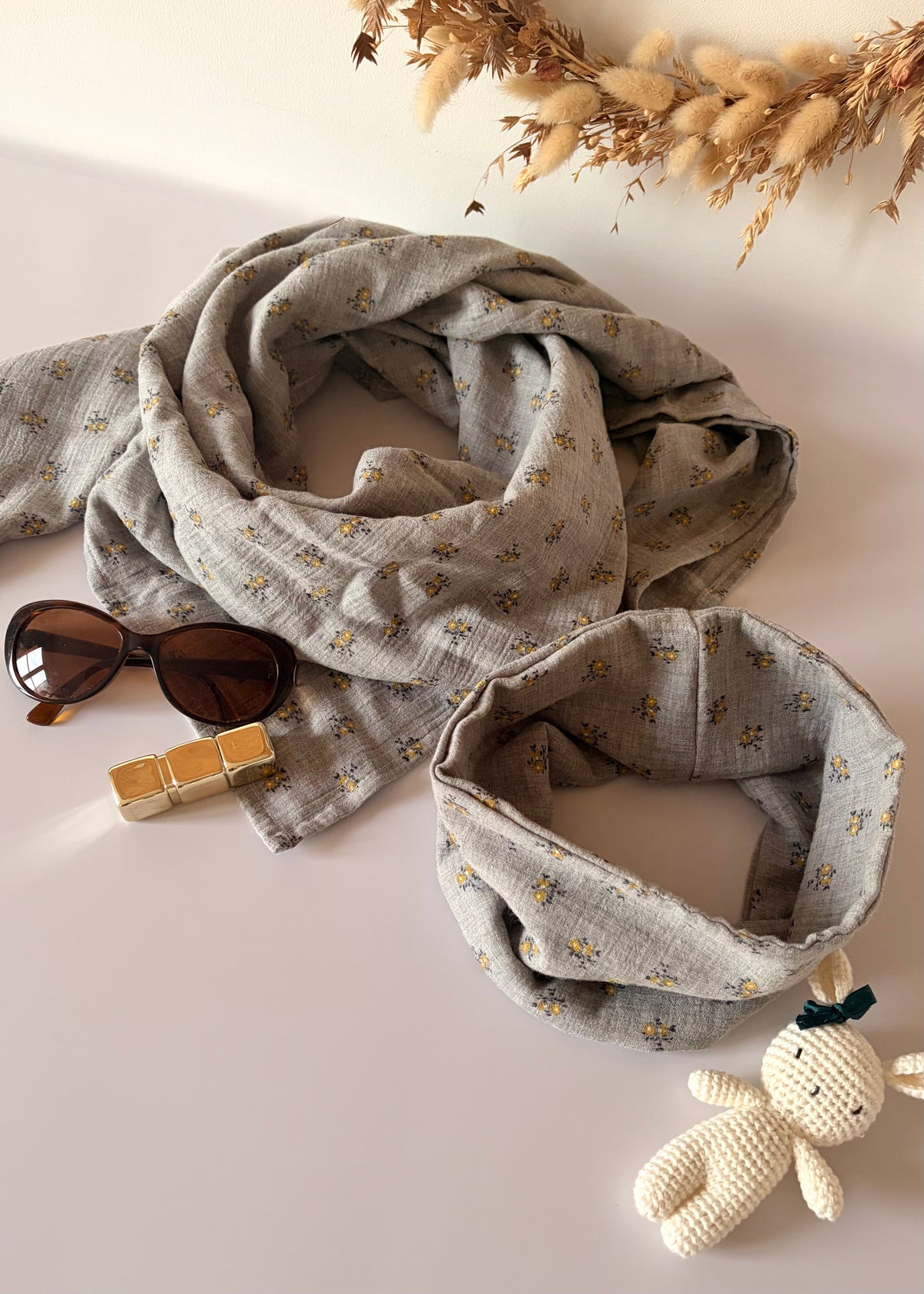 Grand foulard en gaze de coton rosie gris