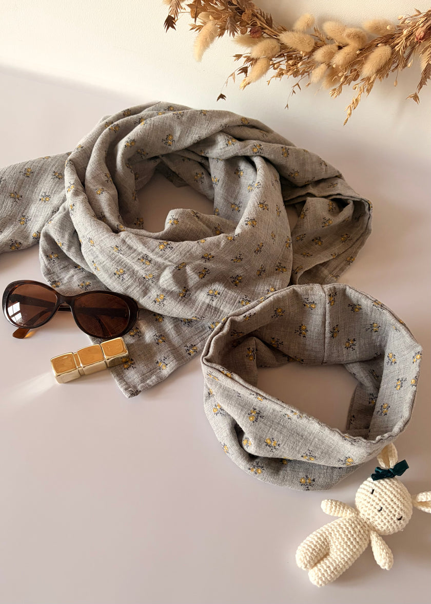 Grand foulard en gaze de coton rosie gris