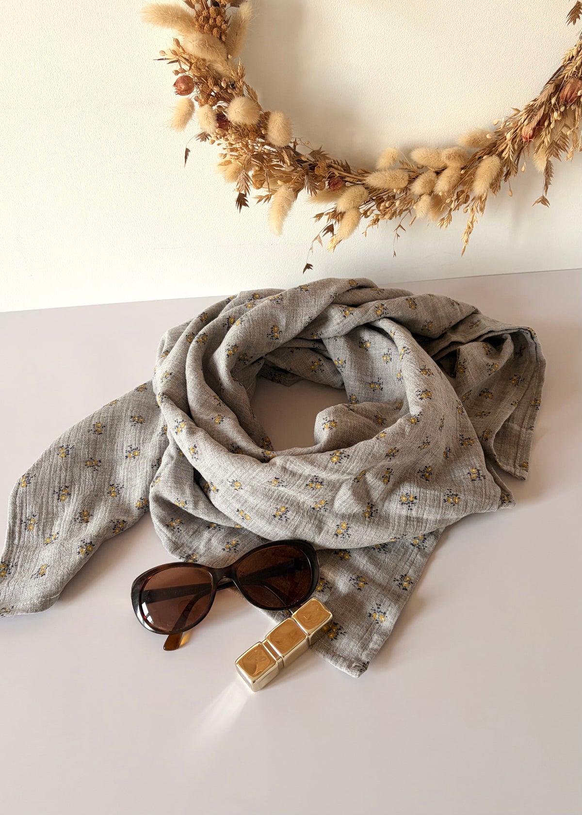 Grand foulard en gaze de coton rosie gris