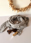 Grand foulard en gaze de coton rosie gris