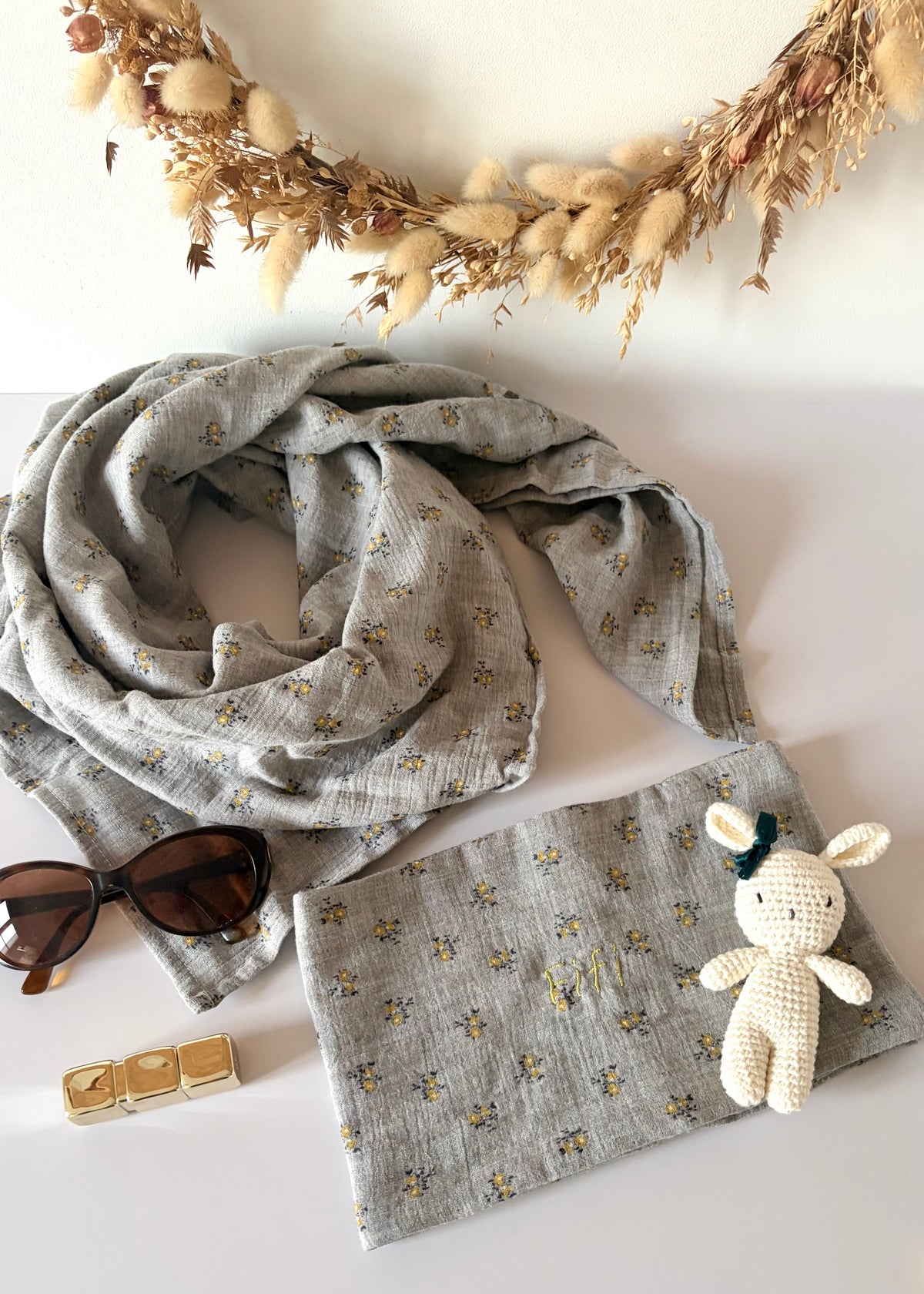Grand foulard en gaze de coton rosie gris