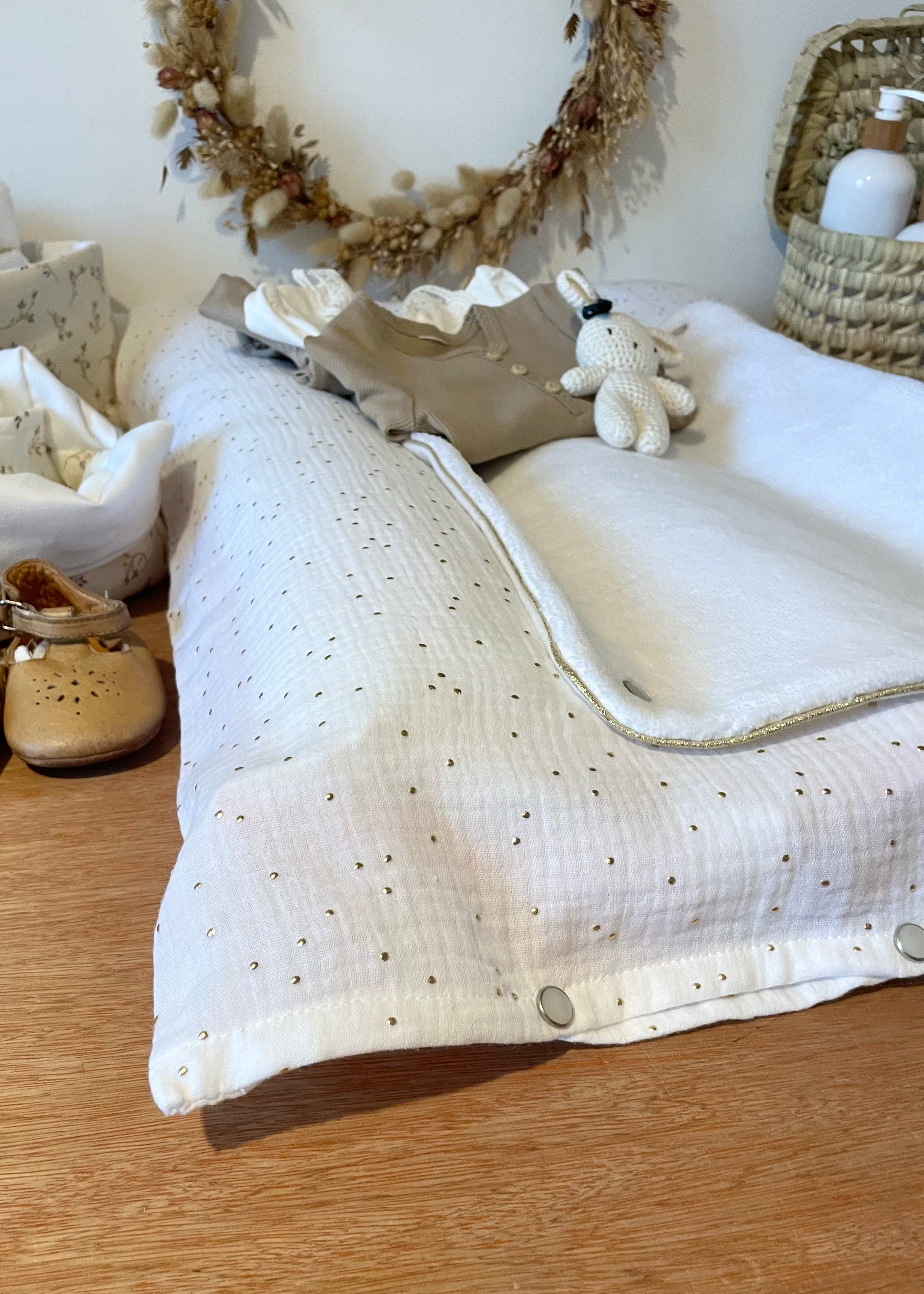 Housse de matelas à langer blanc doré