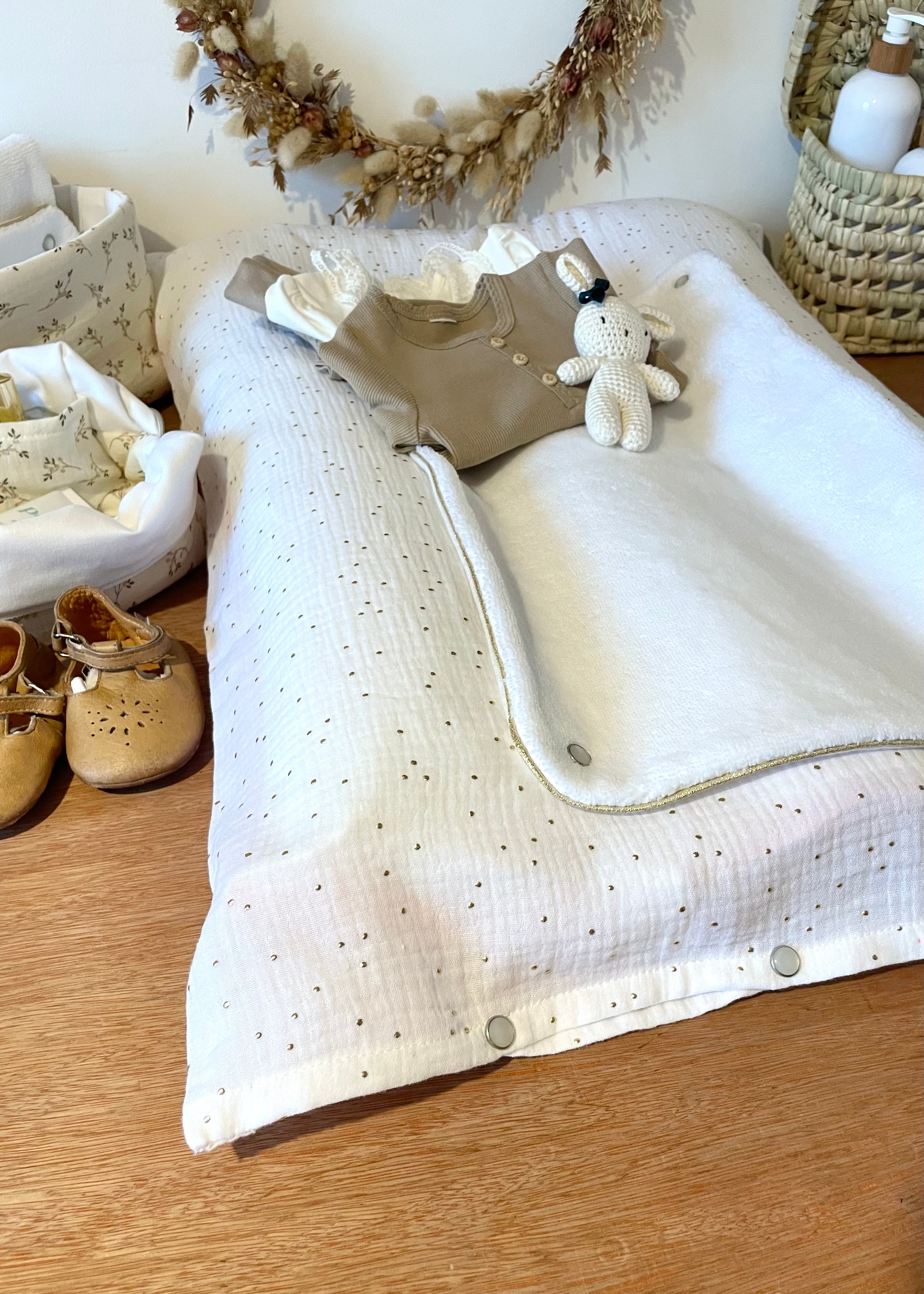 Housse de matelas à langer blanc doré