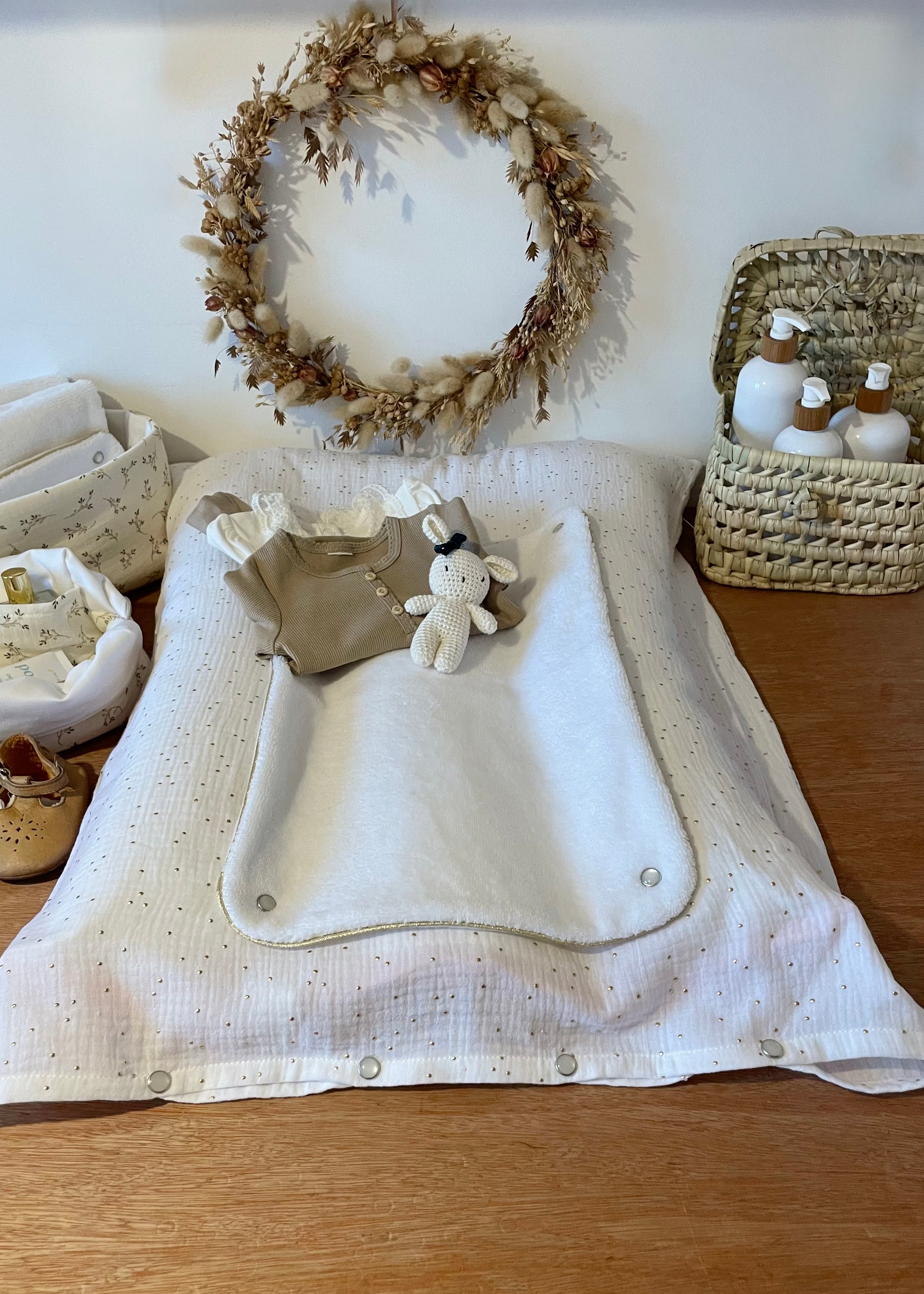 Housse de matelas à langer blanc doré