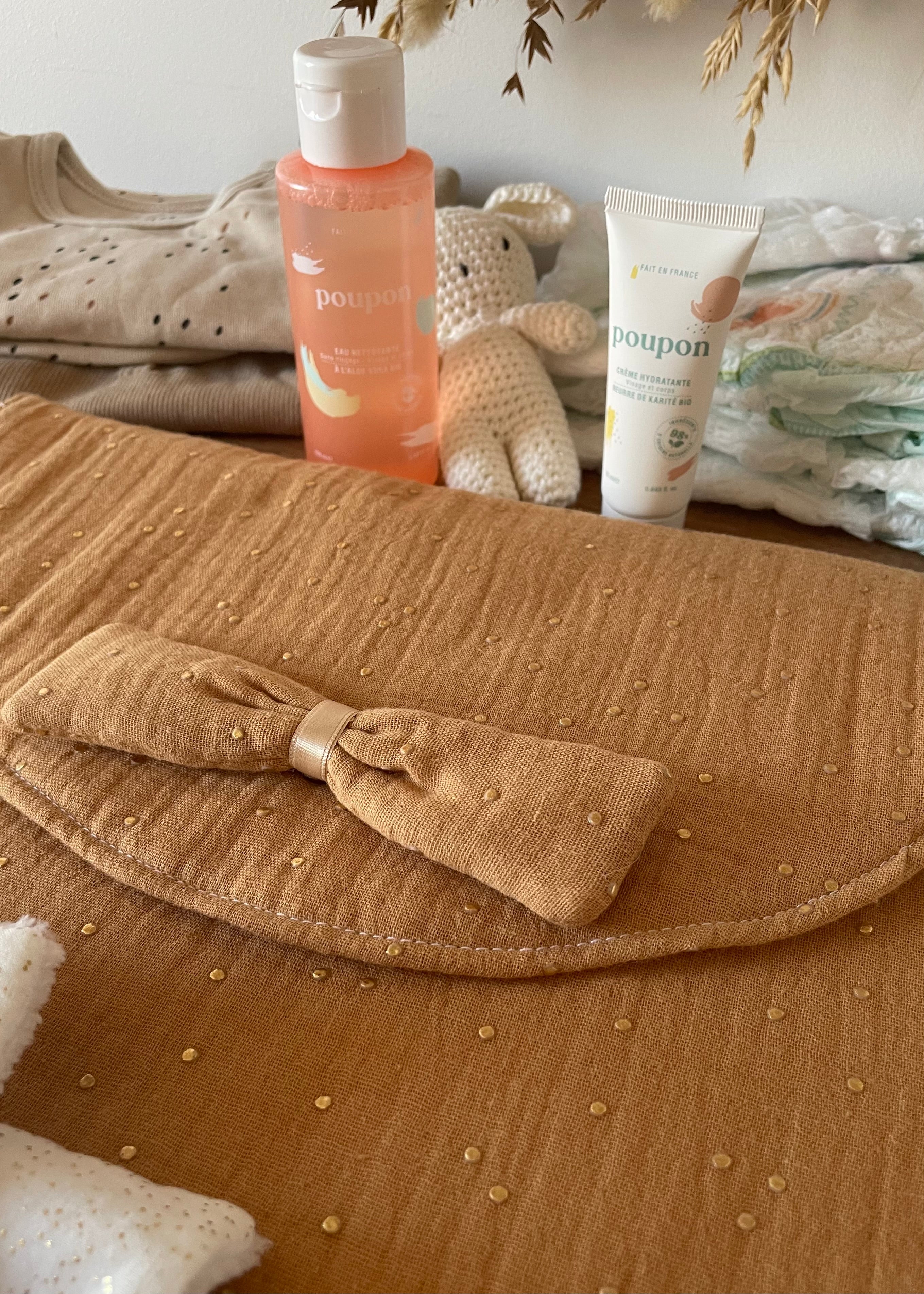 Pochette à couches camel doré