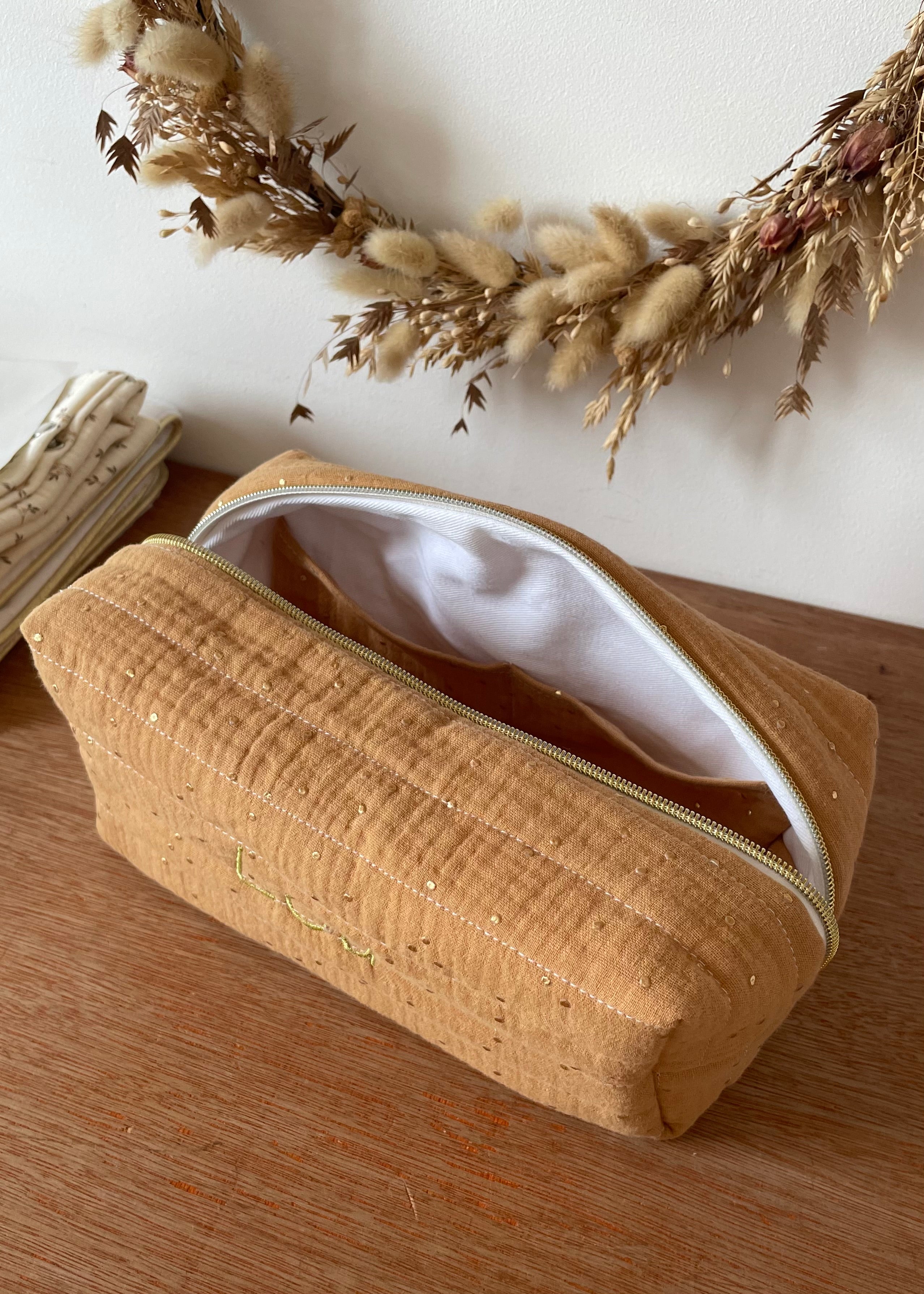 Trousse de toilette camel doré