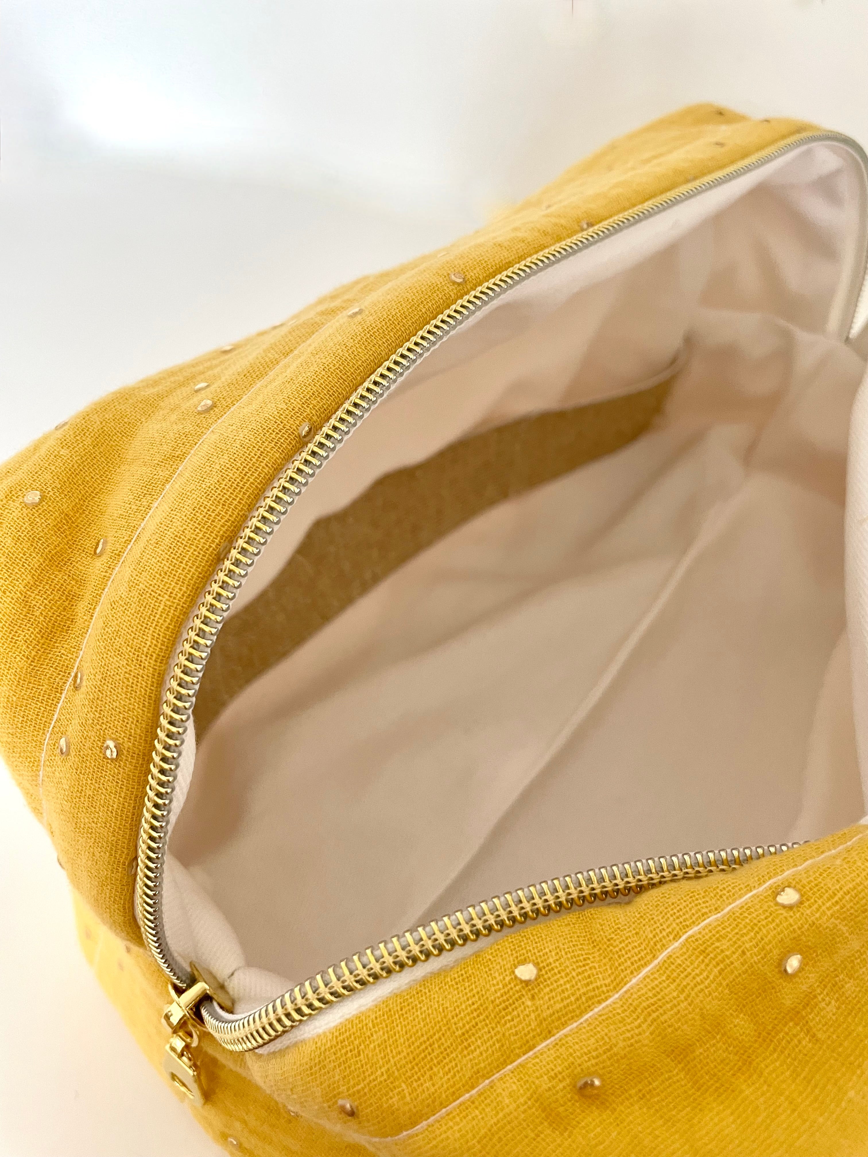 Trousse de toilette moutarde doré