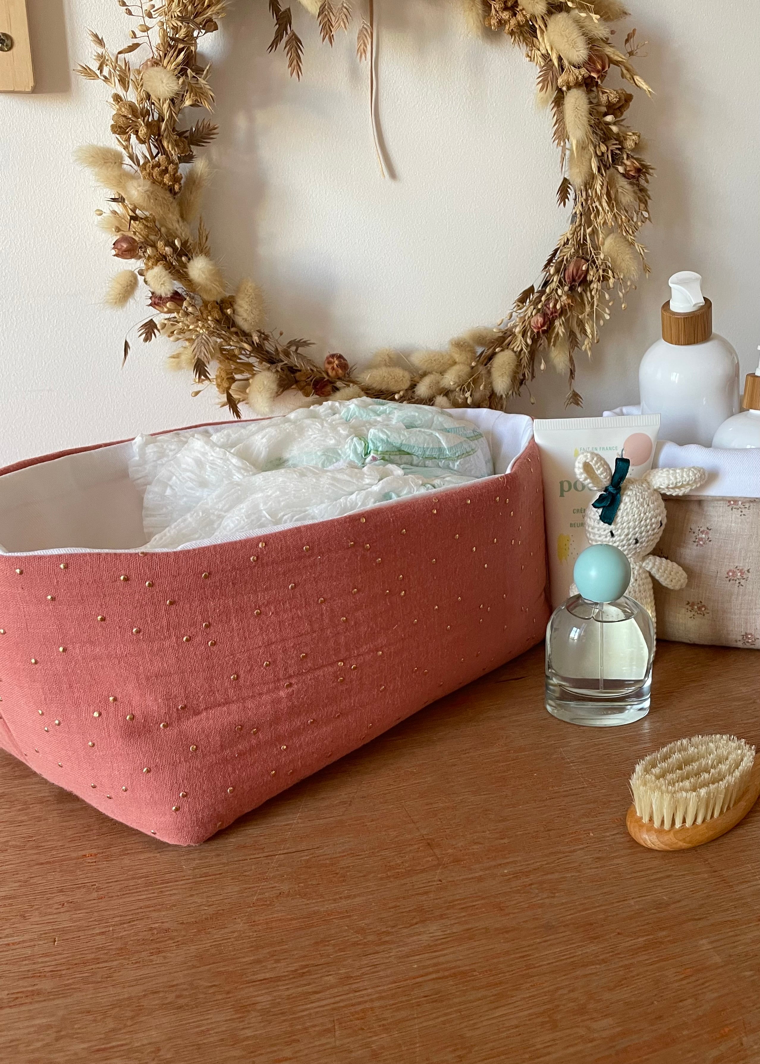 Panier en tissu terracotta pour commode à langer
