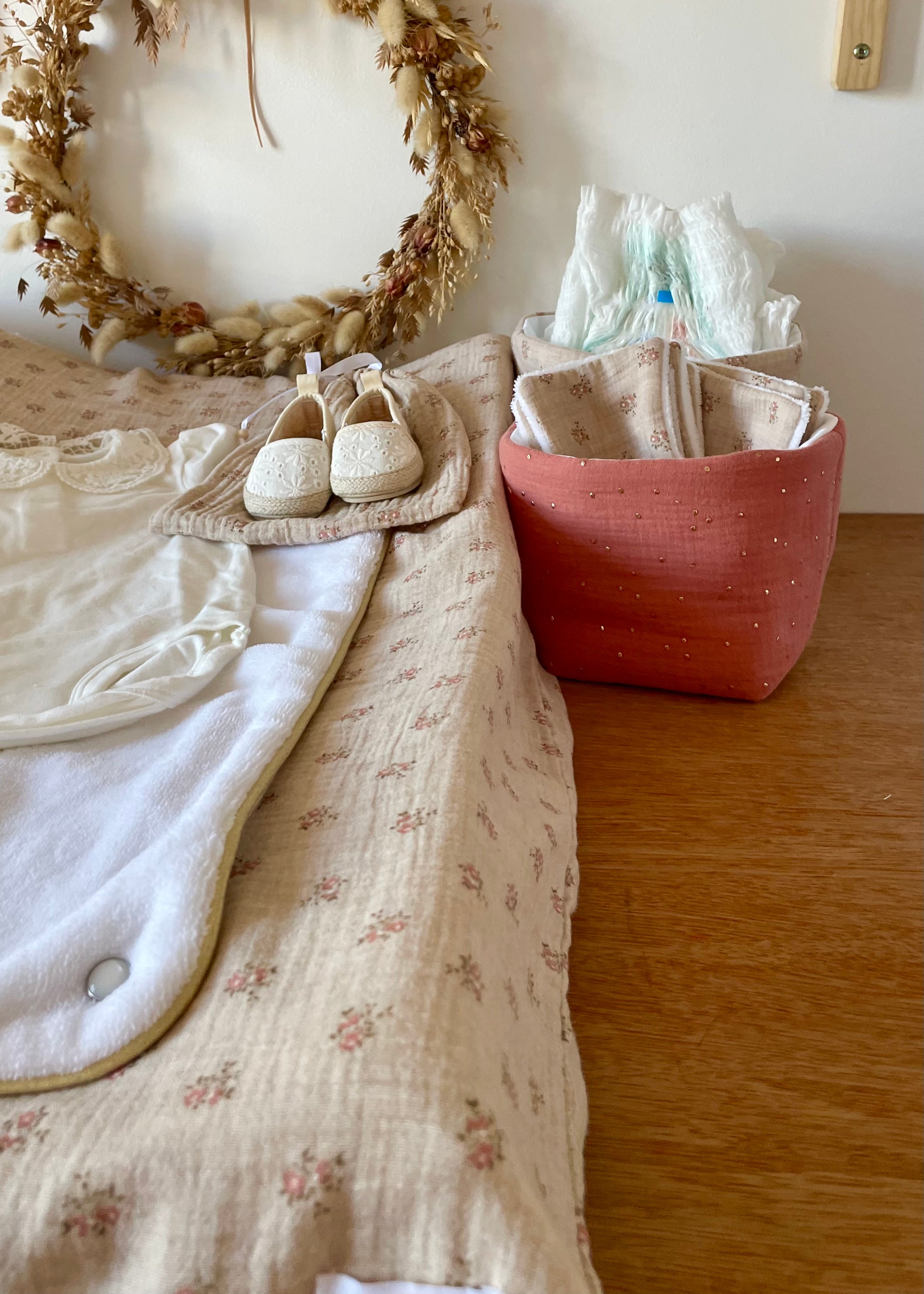 Panier en tissu terracotta pour commode à langer