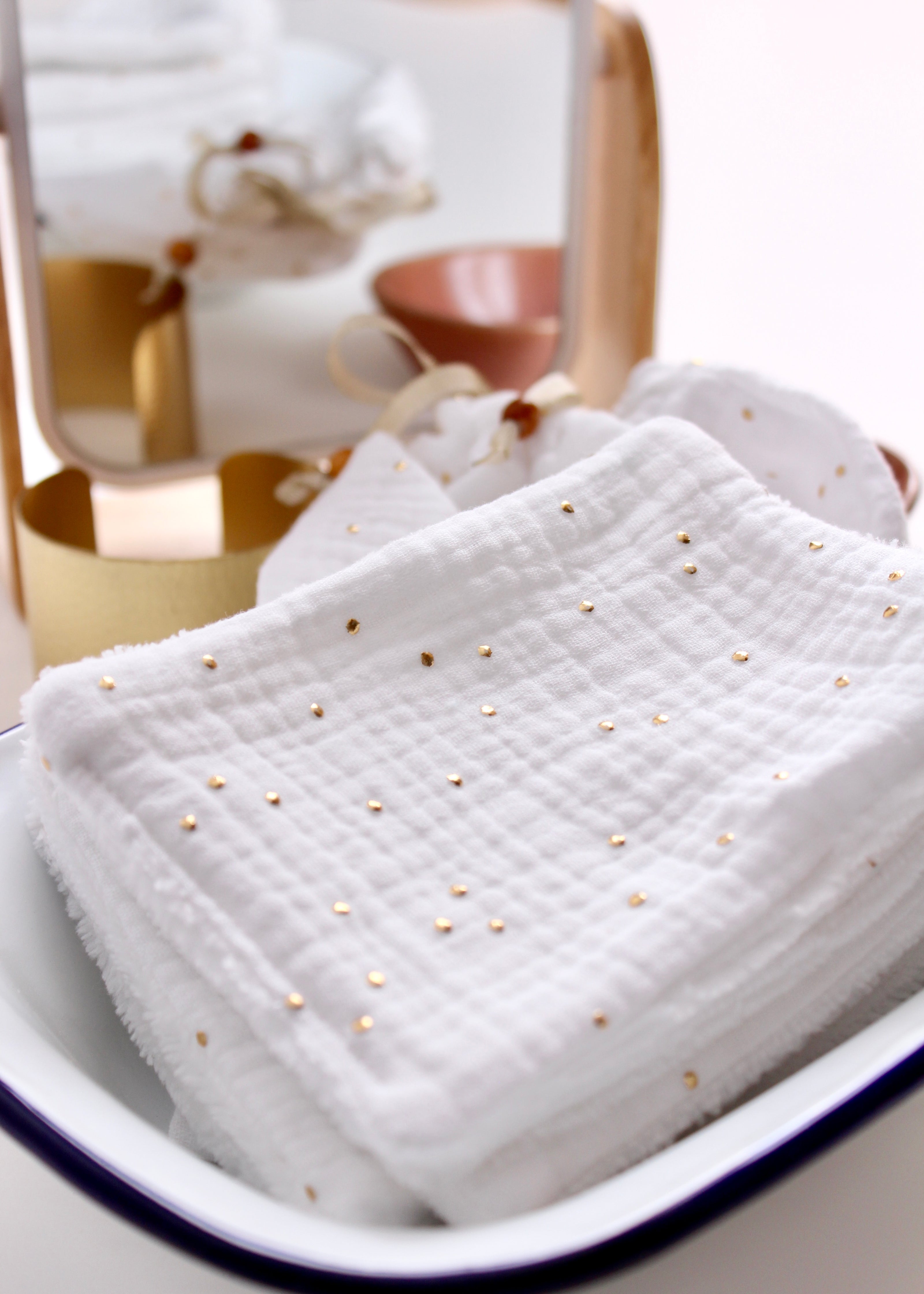 7 Lingettes blanches démaquillantes ultra douces