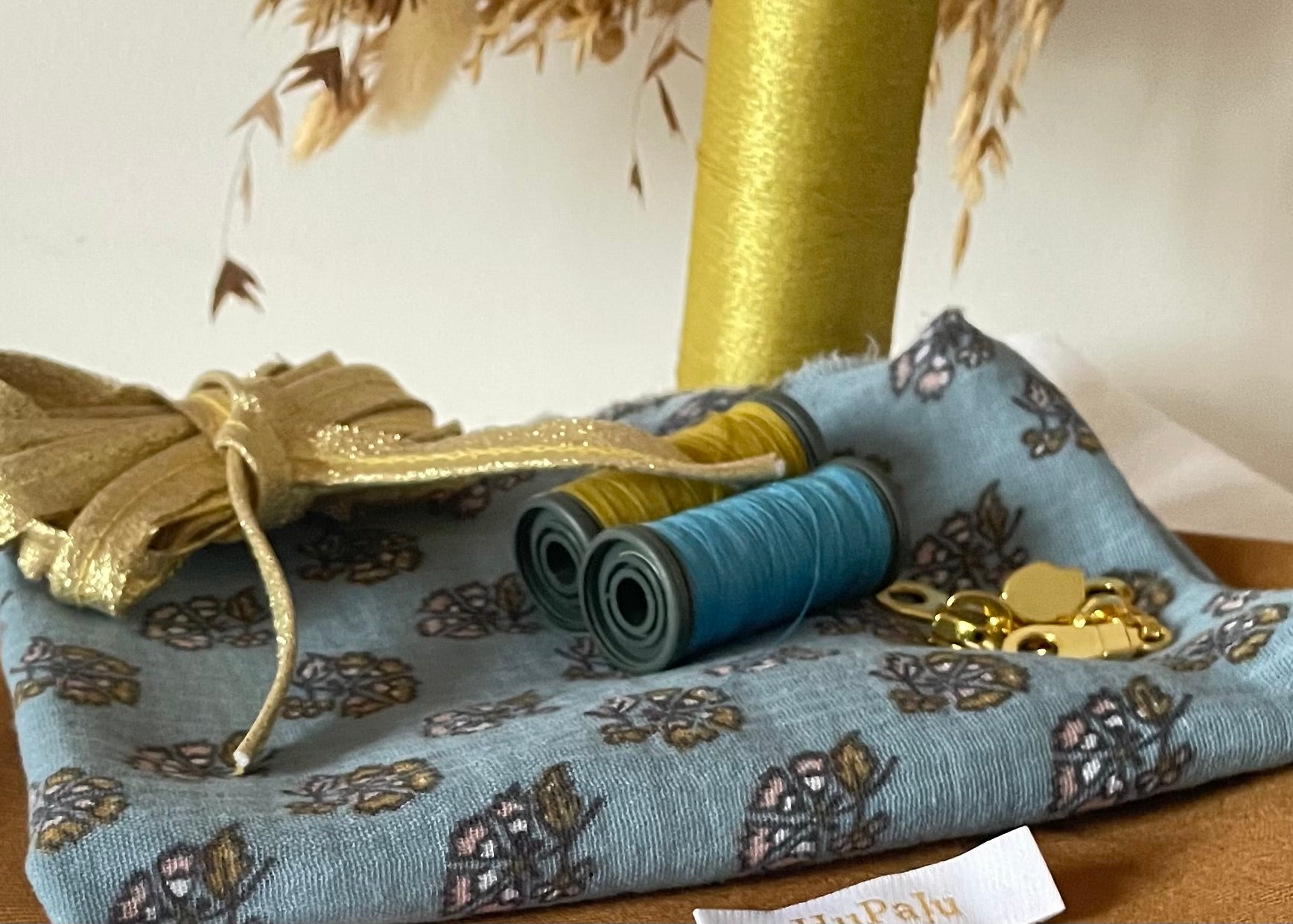 Bavoir rond Coeur d’Hiver ( tissu bleu )