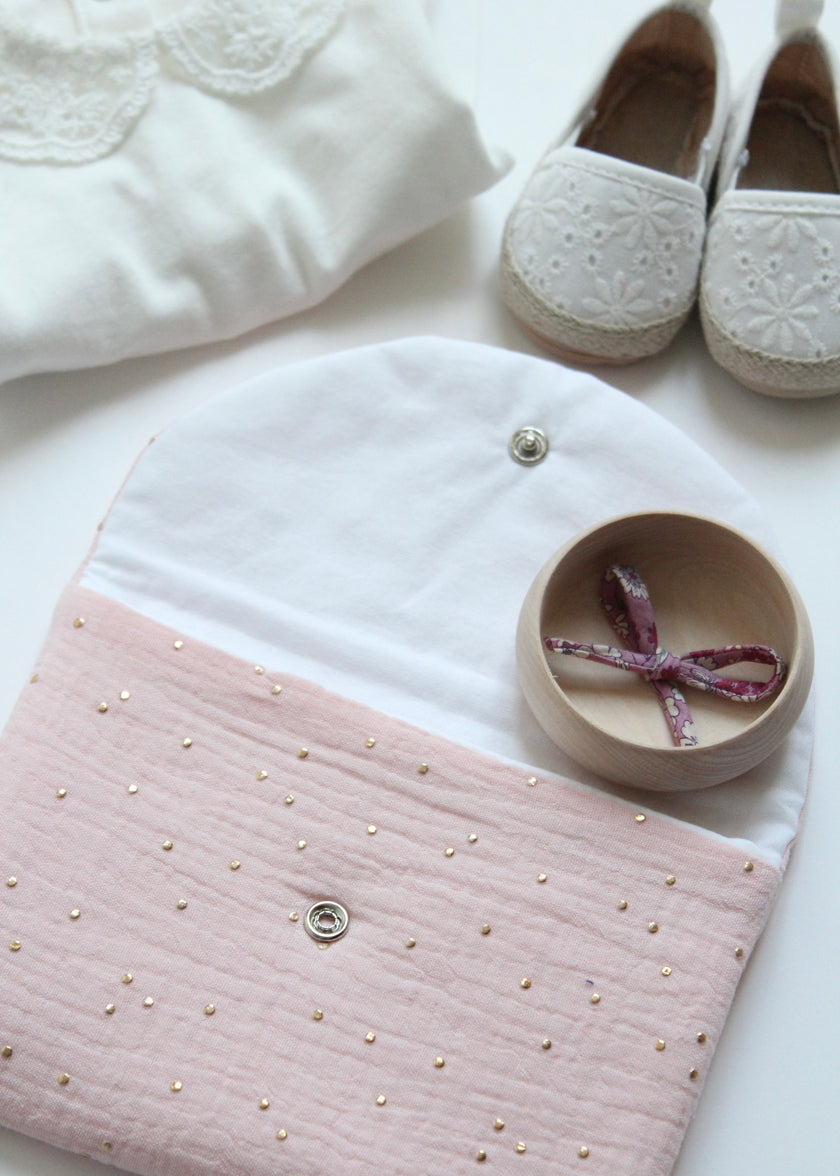 Pochette à couches rose doré