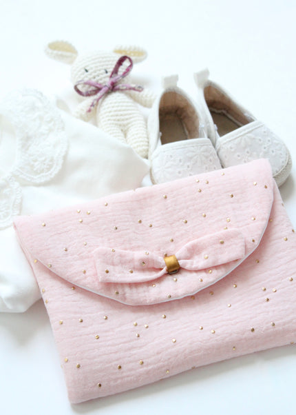 Pochette à couches rose doré