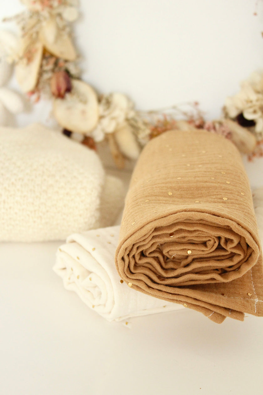 grand lange pour bébé confortable et doux couleurs naturelles camel et écru