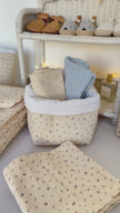 grand lange pour bébé en gaze de coton écru avec motifs fleuris pour envelopper bébé 